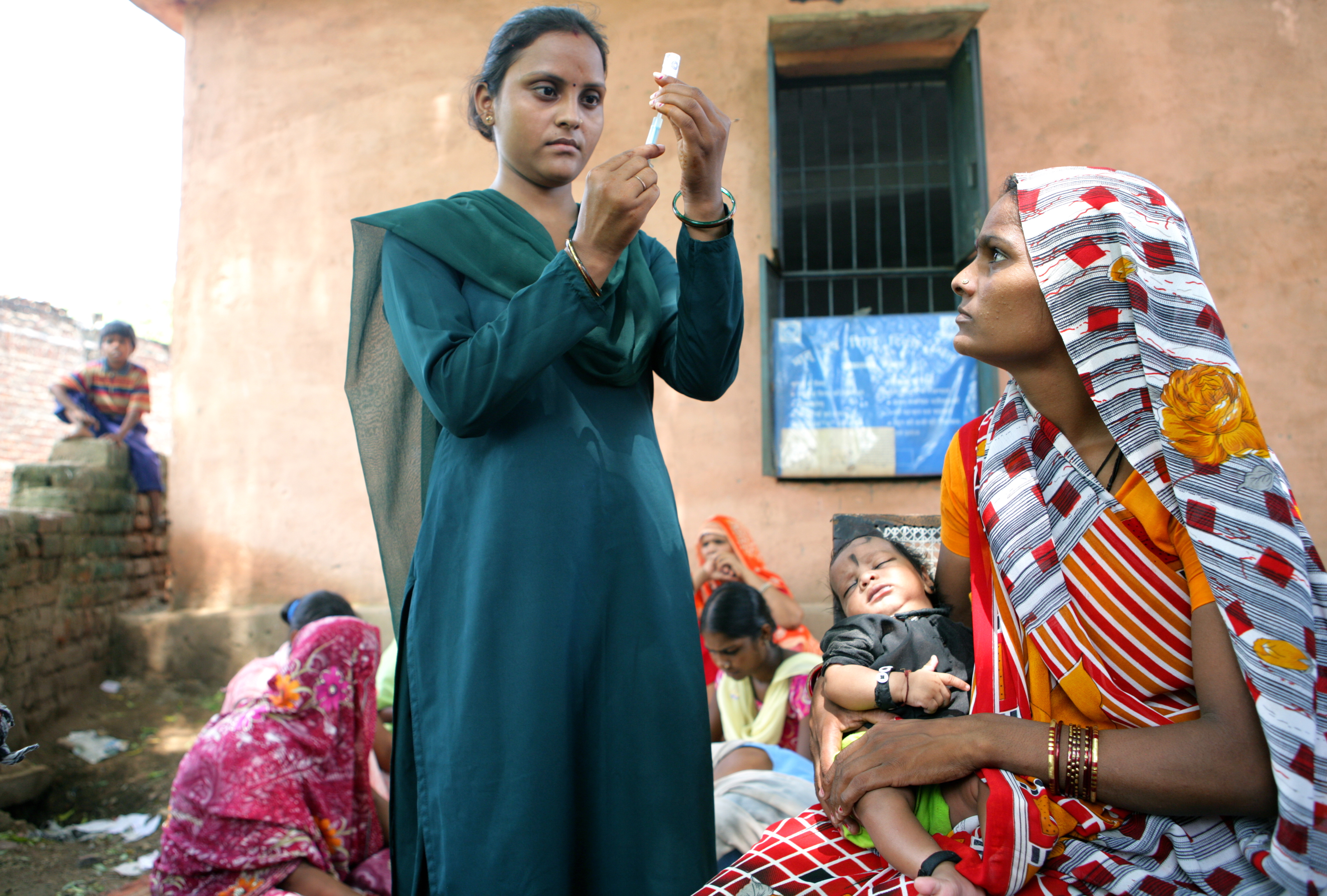 Sarda Maurya, 25 year old AMN-RCH giving polio and DPT vaccine during the vaccination in the Village Health and Nutrition Days (VHND).