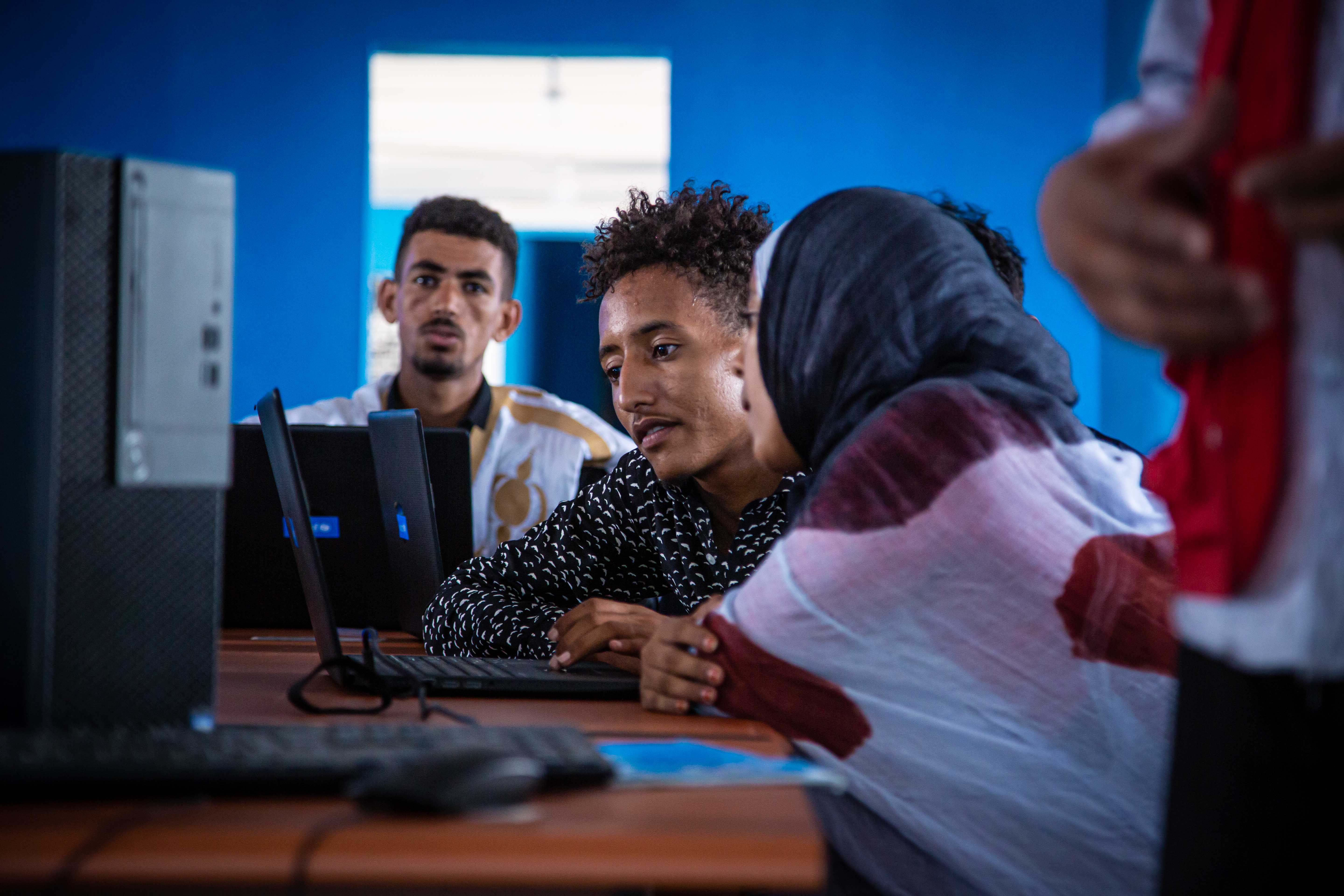  Meeting with a young refugee at the new connectivity center in M'berra camp