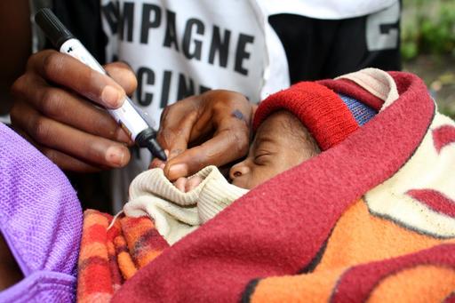 After a child has swallowed the vaccine, his/her left pinkie is coloured to avoid duplication and facilitate post-campaign evaluation.During a recent three-day immunization drive across the Democratic Republic of Congo, fourteen million children were vaccinated against polio. 