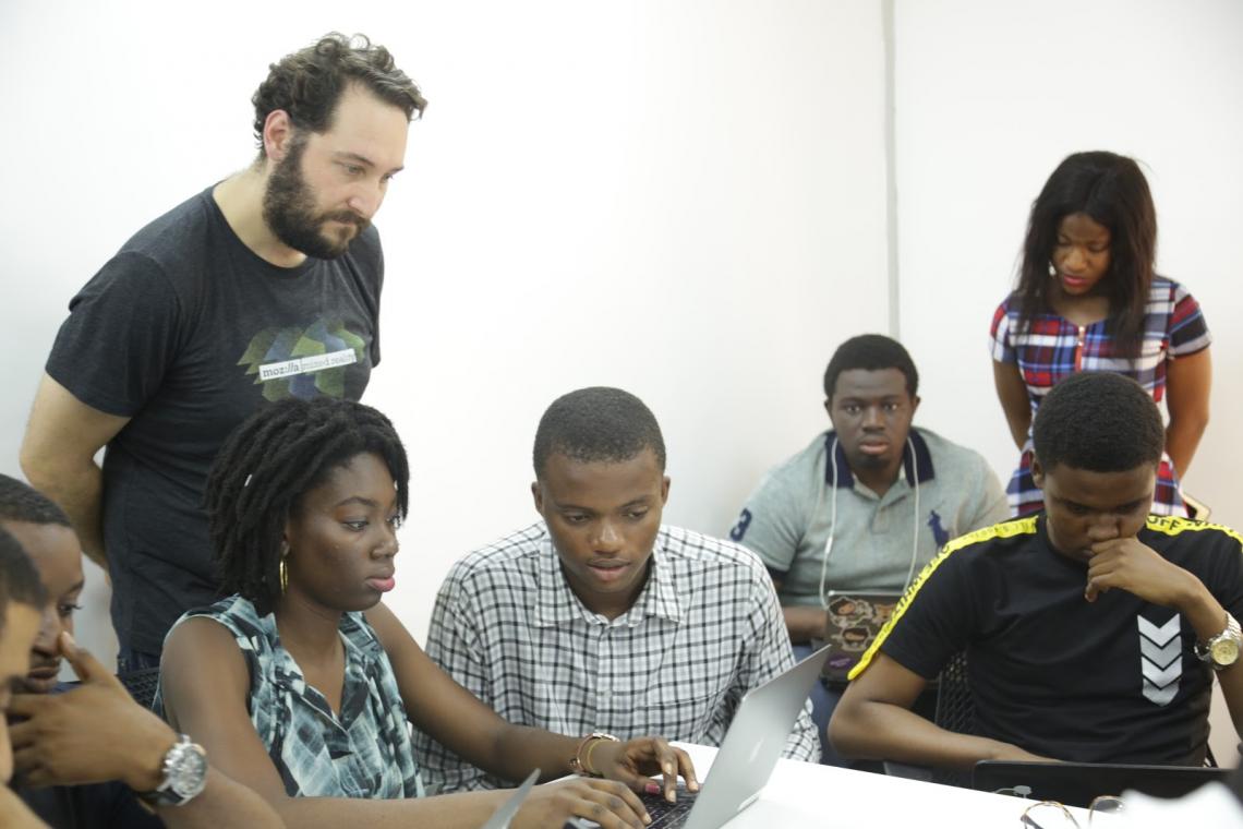 Fabien Benetou, from the UNICEF Innovation team, facilitating a Web XR session with participants at a meetup in Lagos.