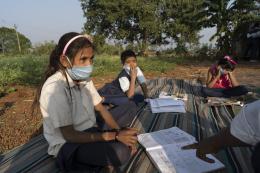 Teacher Ansharam Brahmane conducts Mohalla Class with Room to Read worksheets and library books in Gumdiya Bujurg, Block Niwali, Barwani, Madhya Pradesh with 5 students 