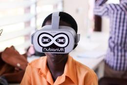 Student using nubianVR solution