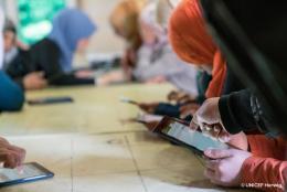 Students using tablets 
